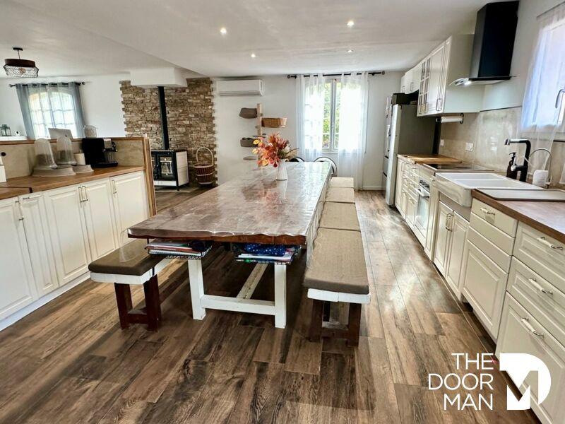 Maison - 310 m² - 13 pièces