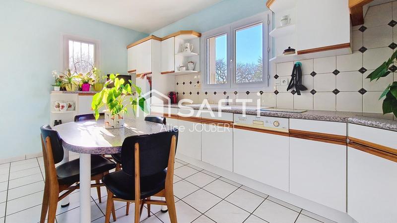 Maison - 99 m² - 5 pièces