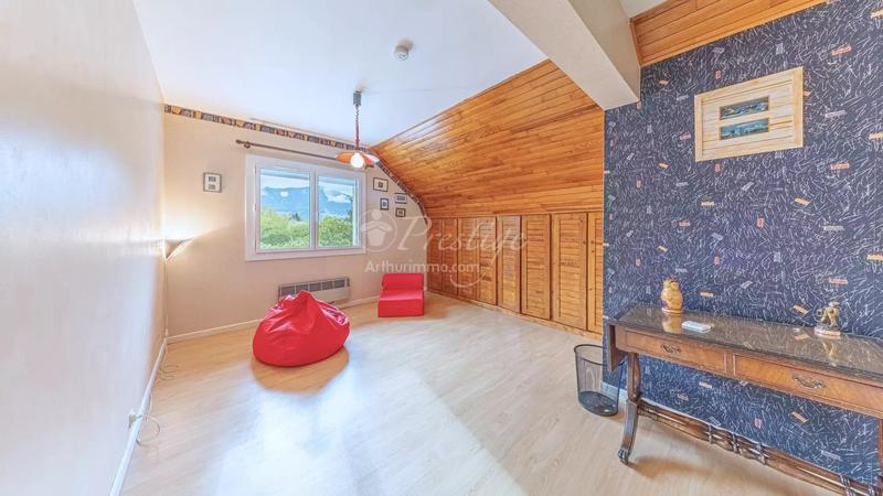 Maison - 253 m² - 7 pièces