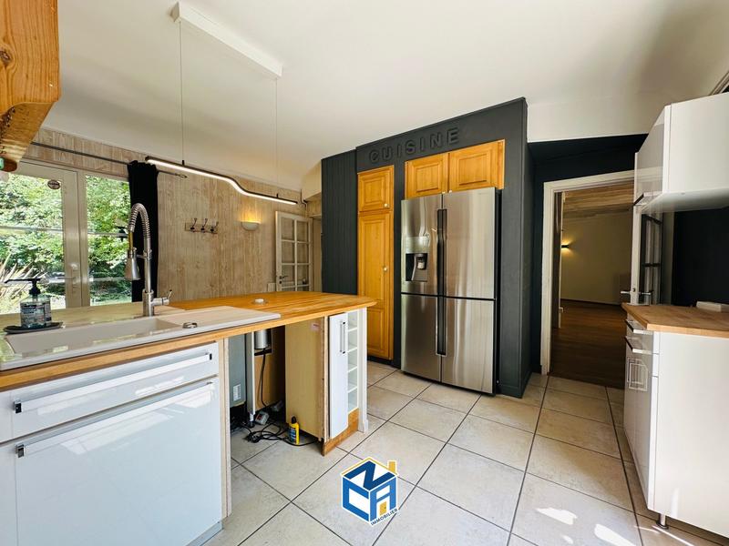 Maison - 253 m² - 10 pièces