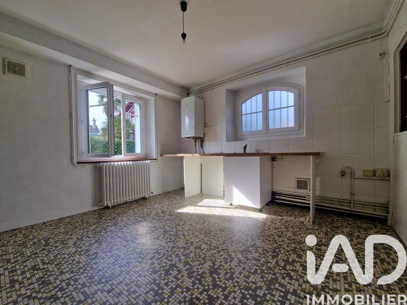 Maison - 250 m² - 9 pièces