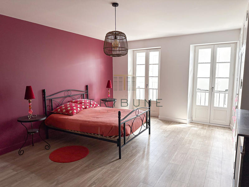Maison - 275 m² - 6 pièces