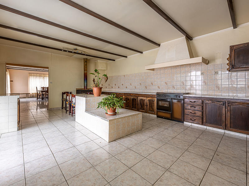 Maison - 201 m² - 7 pièces