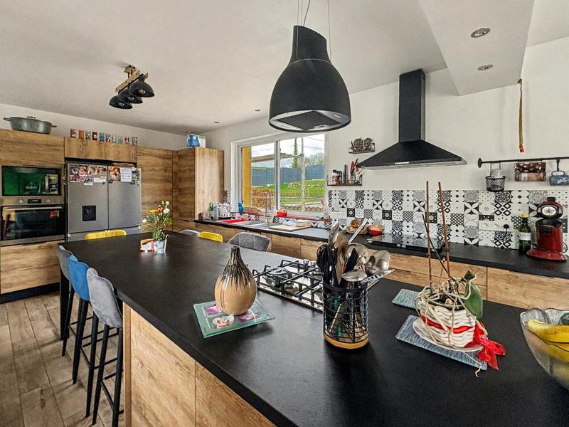 Maison - 223 m² - 8 pièces