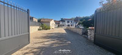 Maison - 258 m² - 11 pièces