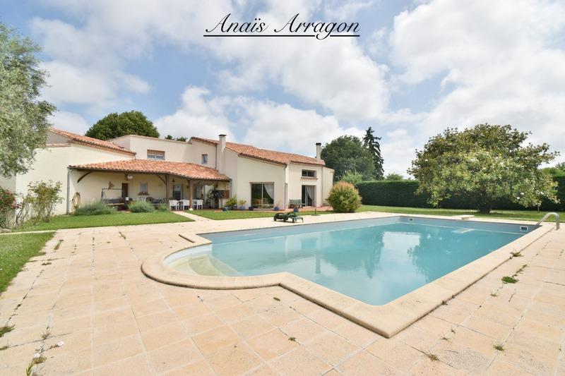 Villa - 275 m² - 6 pièces