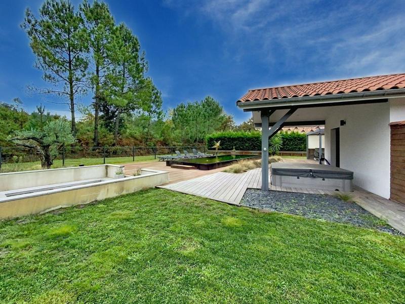 Propriété - 205 m² - 6 pièces