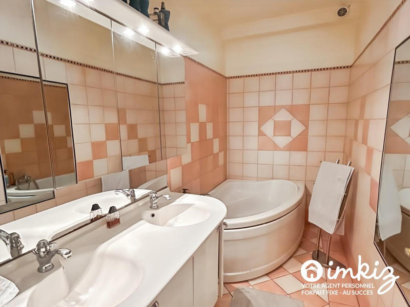 Maison - 199 m² - 7 pièces