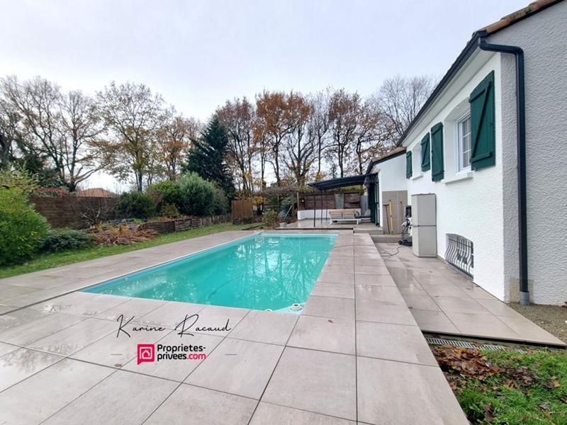 Maison - 200 m² - 6 pièces