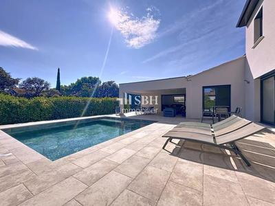 Villa - 211 m² - 10 pièces