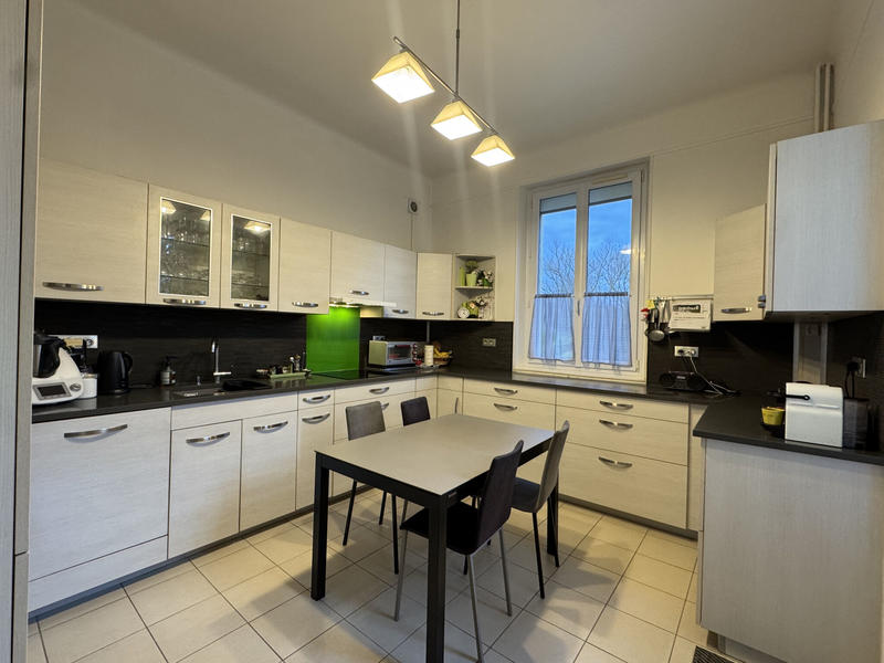 Propriété - 280 m² - 9 pièces