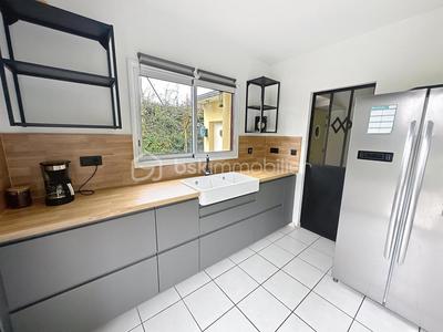 Maison - 230 m² - 10 pièces