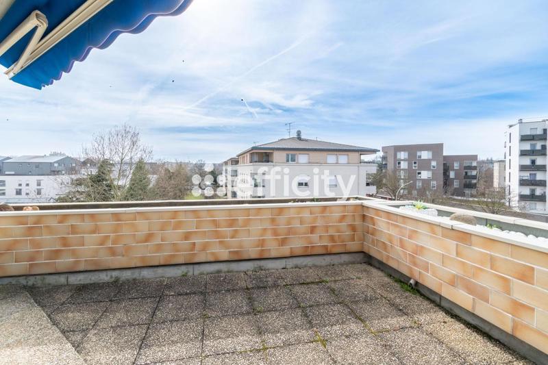 Appartement - 102 m² - 5 pièces