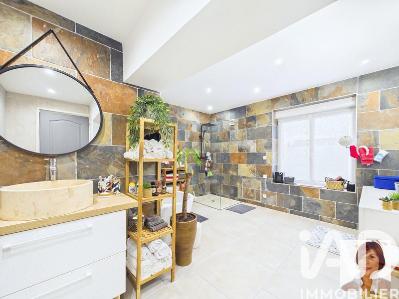 Maison - 210 m² - 8 pièces