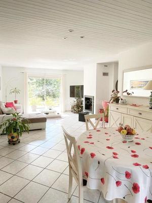 Maison traditionnelle - 96 m² - 4 pièces