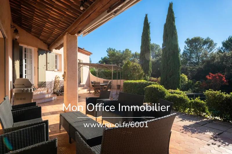 Maison - 225 m² - 9 pièces