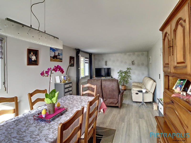 Maison traditionnelle - 176 m² - 8 pièces