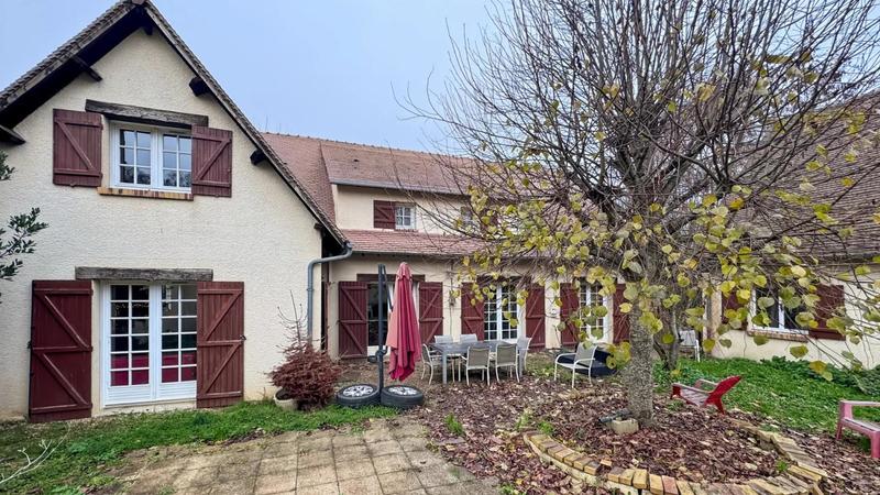Maison - 240 m² - 6 pièces