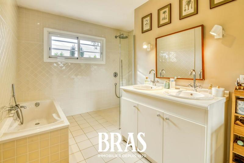 Maison - 148 m² - 8 pièces