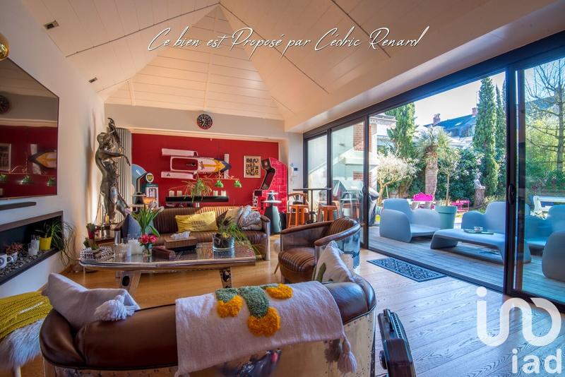 Maison - 225 m² - 10 pièces