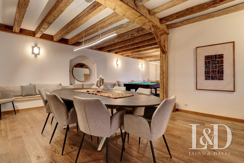 Maison - 360 m² - 10 pièces