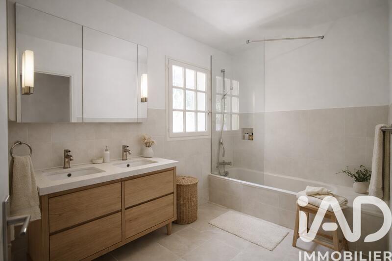 Maison - 215 m² - 5 pièces