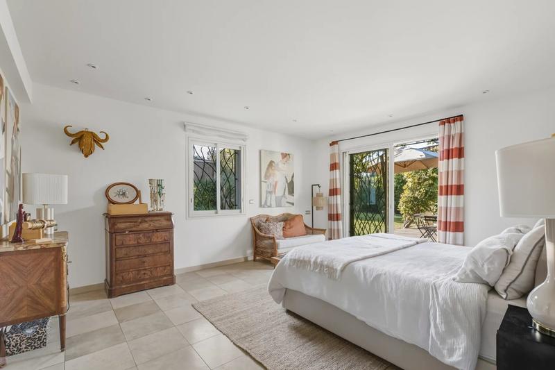 Villa - 277 m² - 9 pièces