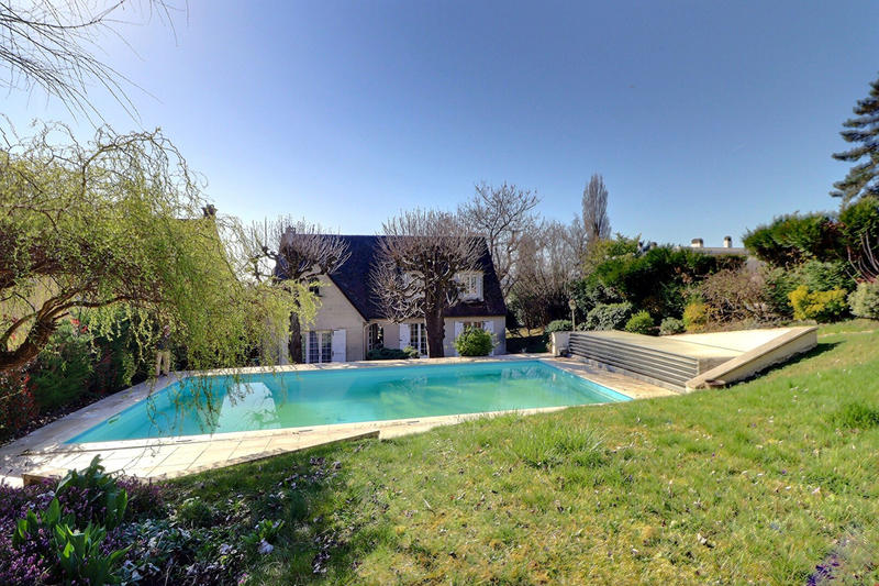 Maison - 255 m² - 8 pièces
