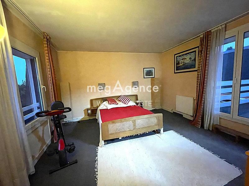 Maison traditionnelle - 179 m² - 6 pièces