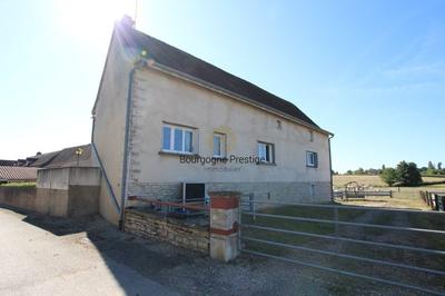 Propriété - 107 m² - 6 pièces