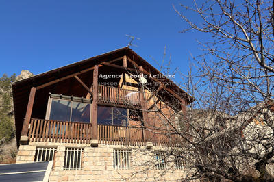 Maison - 228 m² - 9 pièces