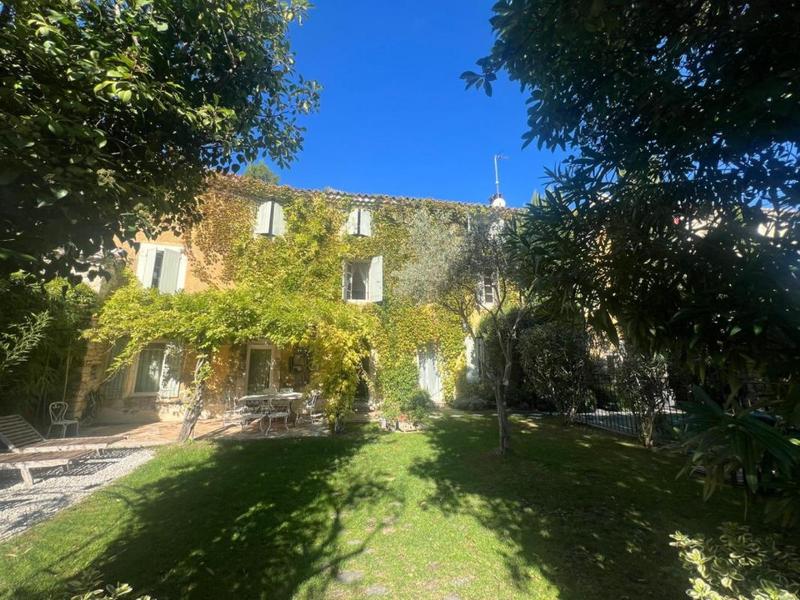 Maison de village - 300 m² - 10 pièces