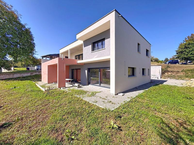 Maison - 220 m² - 8 pièces