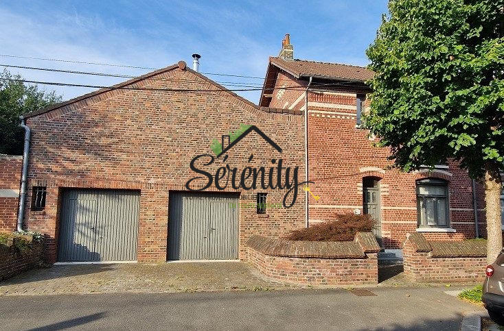 Maison - 239 m² - 9 pièces