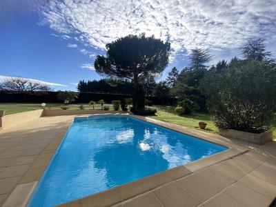 Maison - 203 m² - 10 pièces