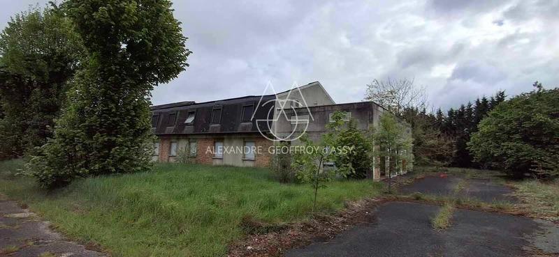 Château - 1 800 m² - 70 pièces