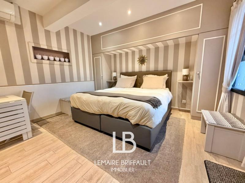 Maison - 570 m² - 16 pièces