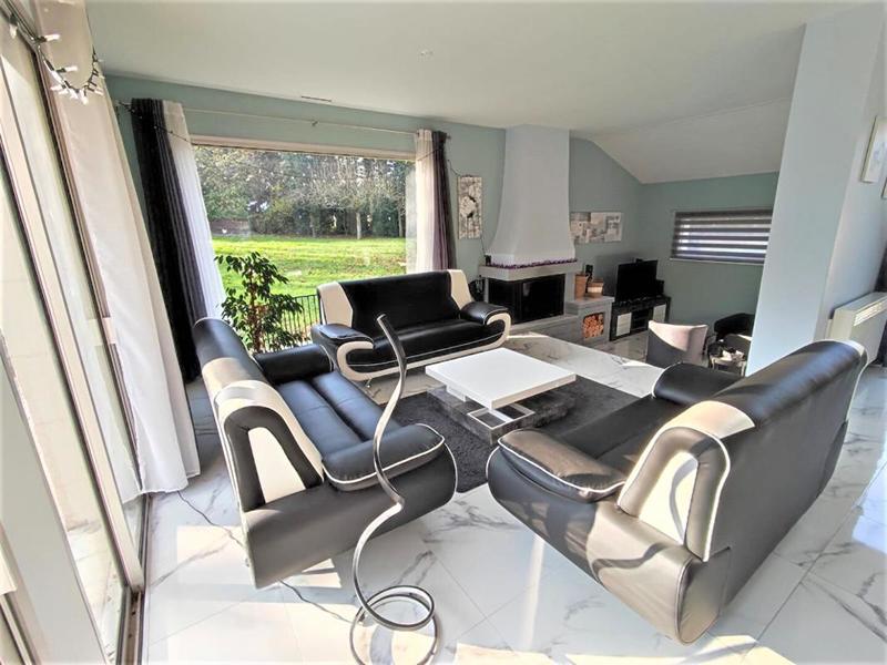 Maison - 220 m² - 9 pièces