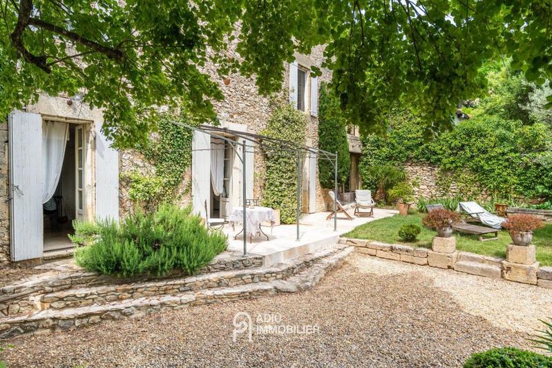 Mas - 300 m² - 7 pièces