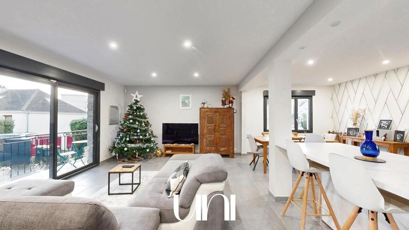 Maison - 208 m² - 9 pièces
