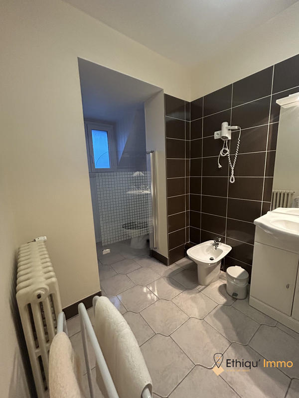 Maison - 700 m² - 17 pièces