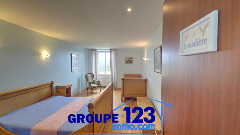 Maison - 382 m² - 10 pièces