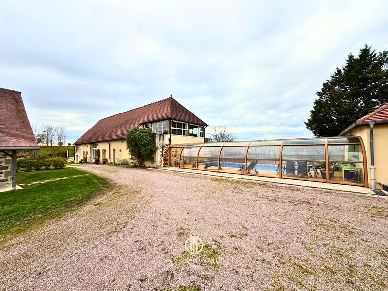 Propriété - 430 m² - 11 pièces