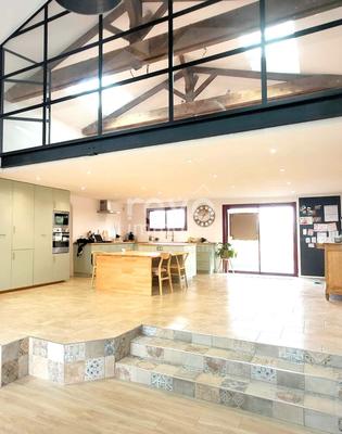 Maison - 290 m² - 5 pièces