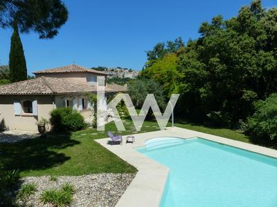 Maison - 217 m² - 7 pièces