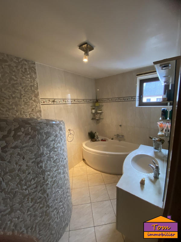 Maison traditionnelle - 260 m² - 7 pièces