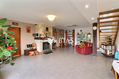 Maison - 363 m² - 10 pièces