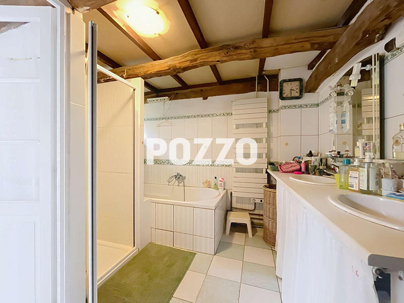 Maison - 260 m² - 10 pièces