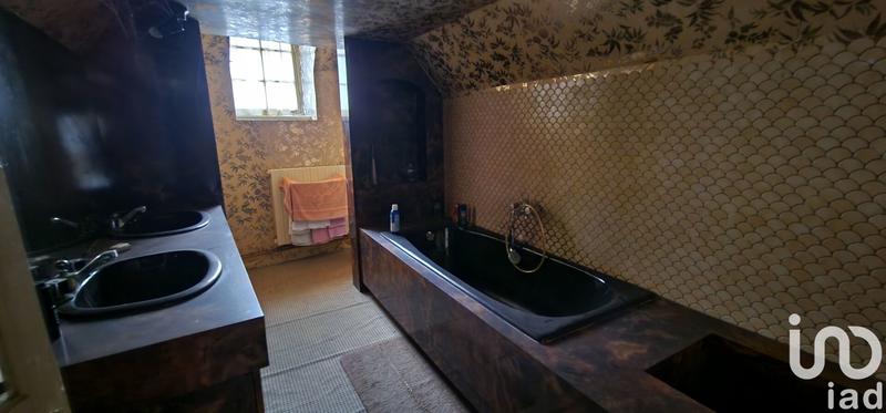 Maison - 225 m² - 7 pièces