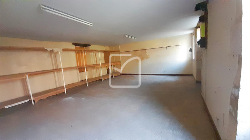 Maison - 248 m² - 8 pièces